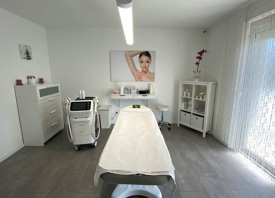 Behandlungsraum Studio Haarlos in Pasching